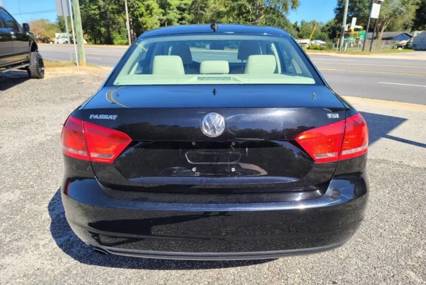 2015 Volkswagen Passat S photo 1