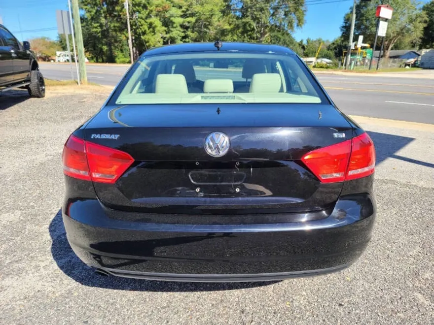 2015 Volkswagen Passat S photo 1