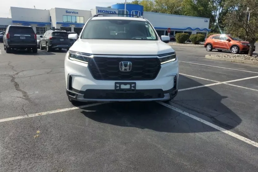 2023 Honda Pilot Elite photo 1