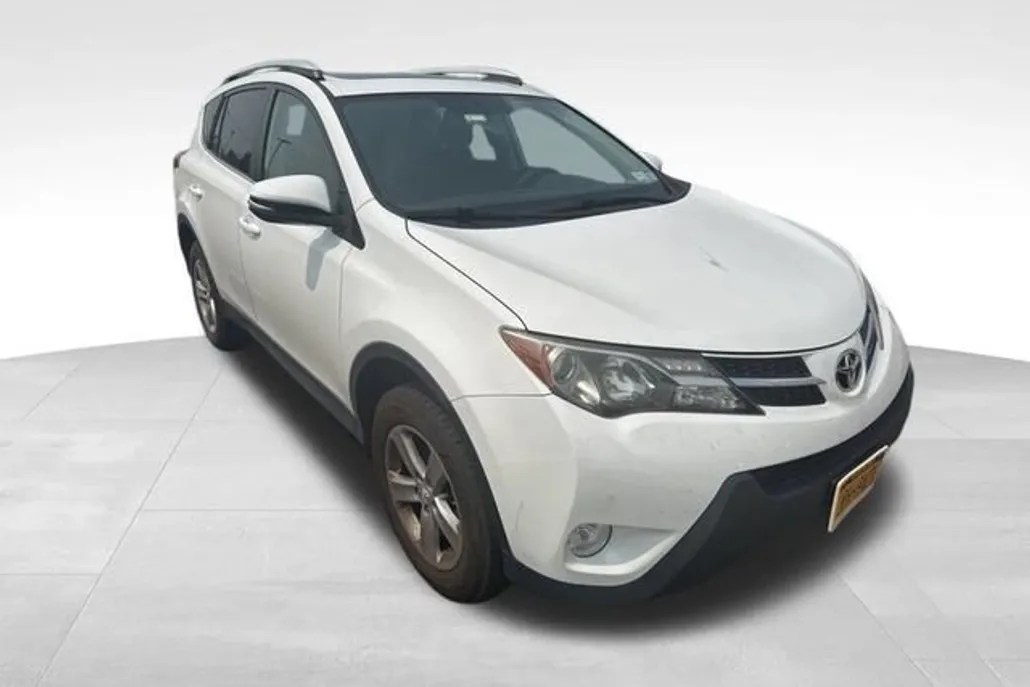 2014 Toyota RAV4 XLE photo 1
