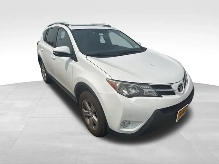 2014 Toyota RAV4 XLE photo 1