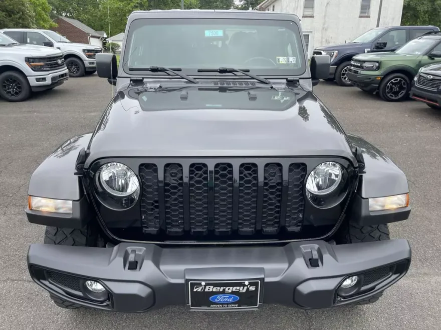 2021 Jeep Gladiator Willys Sport photo 1