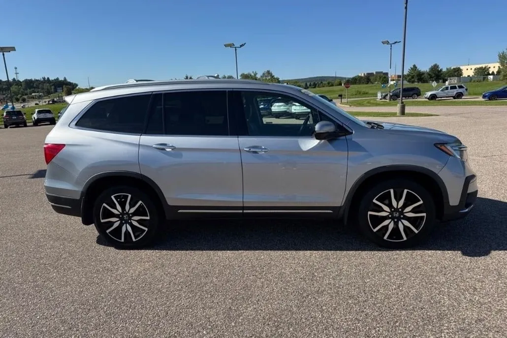 2019 Honda Pilot Elite photo 1