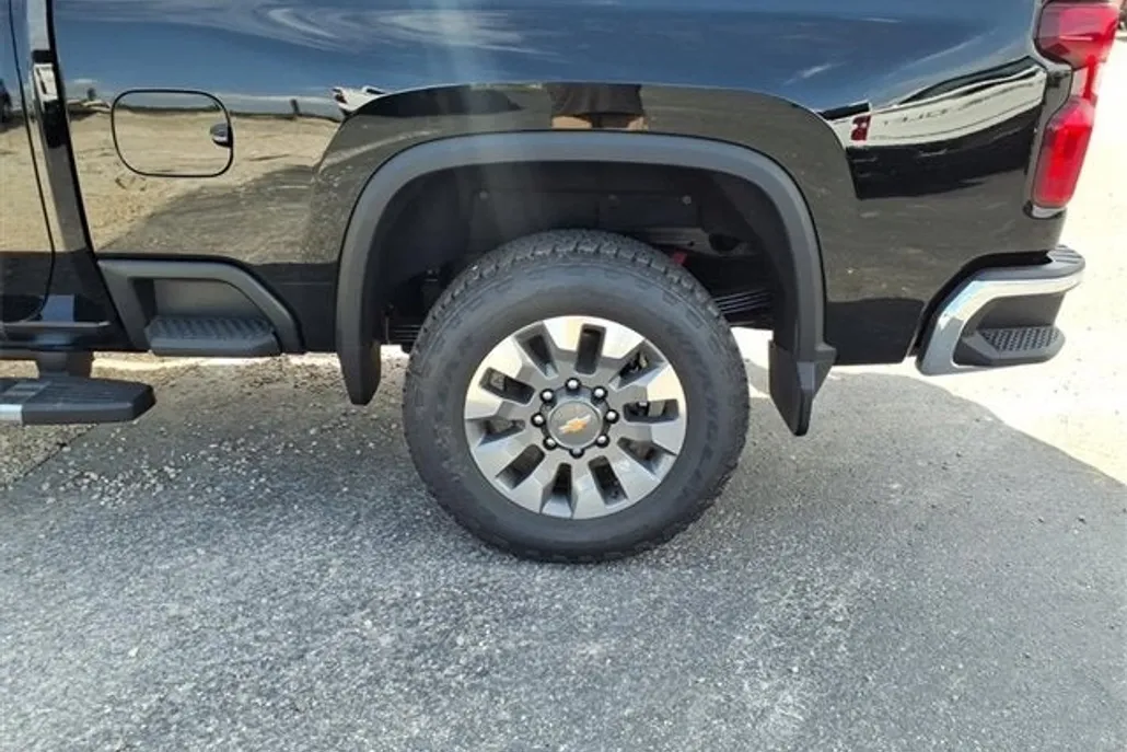 2025 Chevrolet Silverado 2500HD LT photo 1