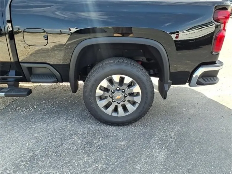 2025 Chevrolet Silverado 2500HD LT photo 1