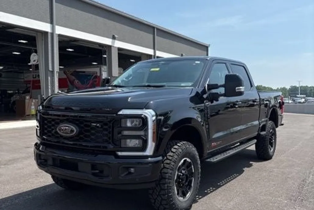 2025 Ford F-250 Lariat photo 1