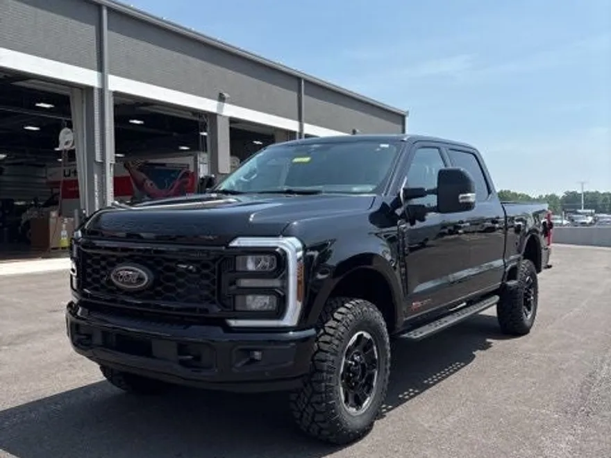2025 Ford F-250 Lariat photo 1