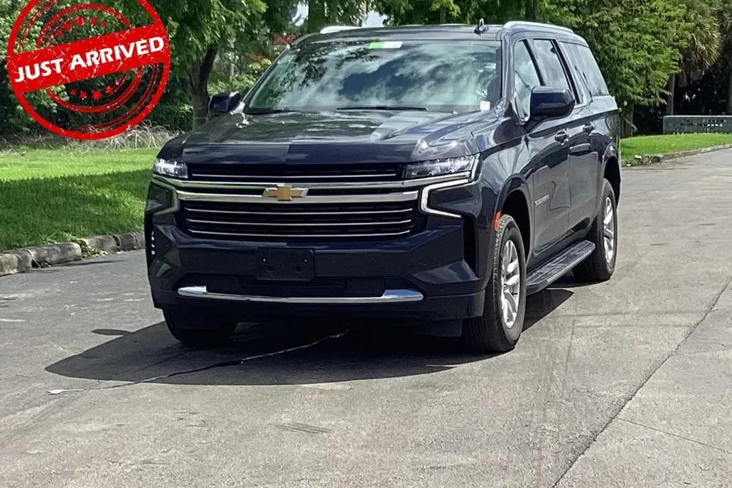 2023 Chevrolet Suburban LT photo 1