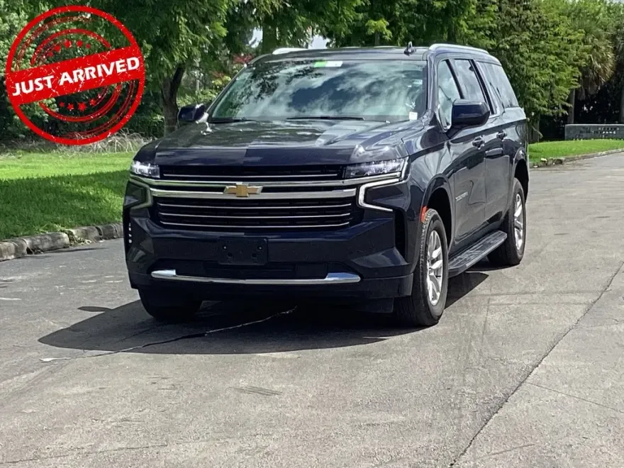 2023 Chevrolet Suburban LT photo 1
