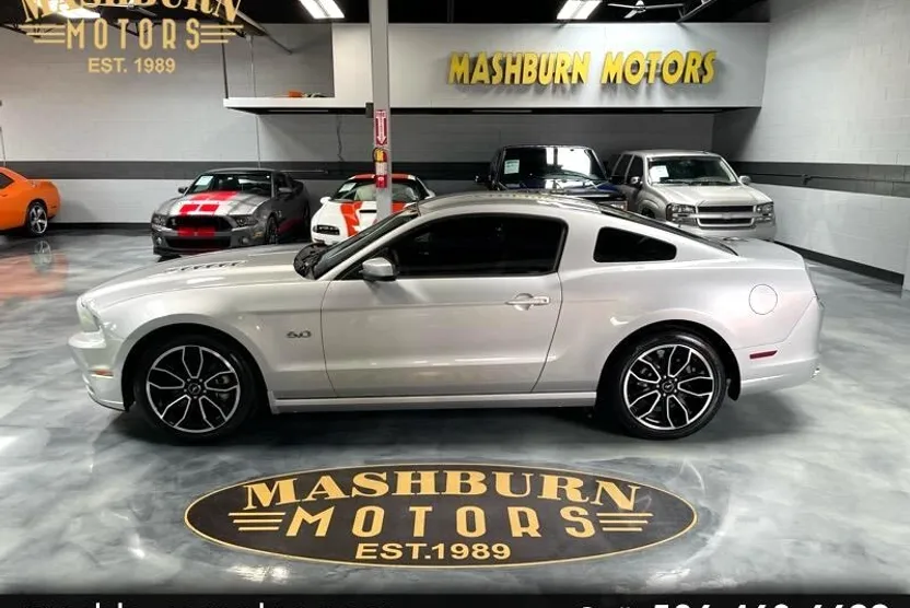 2013 Ford Mustang GT photo 1
