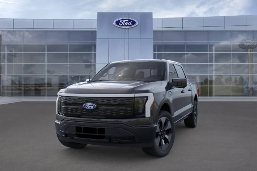 2025 Ford F-150 Lightning Platinum photo 1