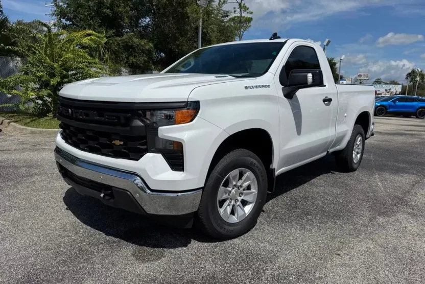 2025 Chevrolet Silverado 1500 photo 1