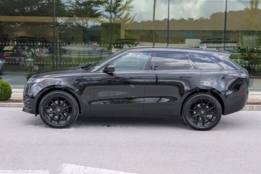2026 Land Rover Range Rover Velar SE photo 1