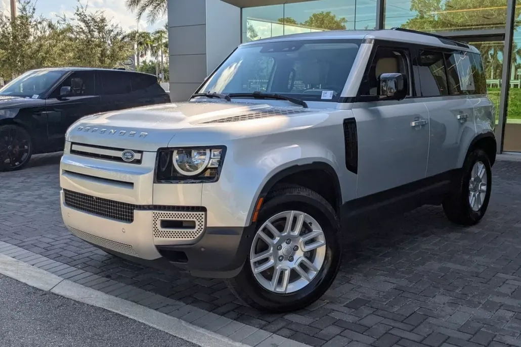 2023 Land Rover Defender 110 S photo 1