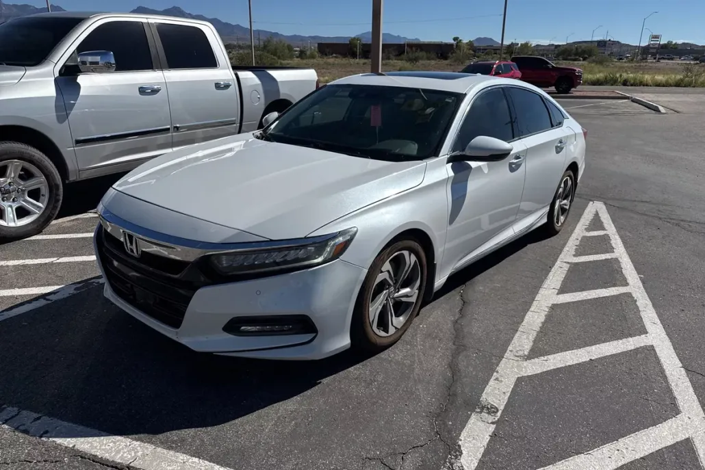 2018 Honda Accord Touring photo 1