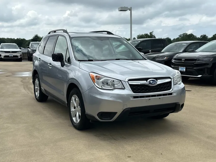 2015 Subaru Forester 2.5i Premium photo 1