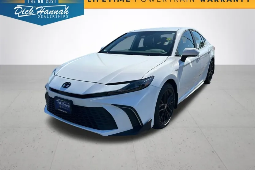 2026 Toyota Camry SE photo 1