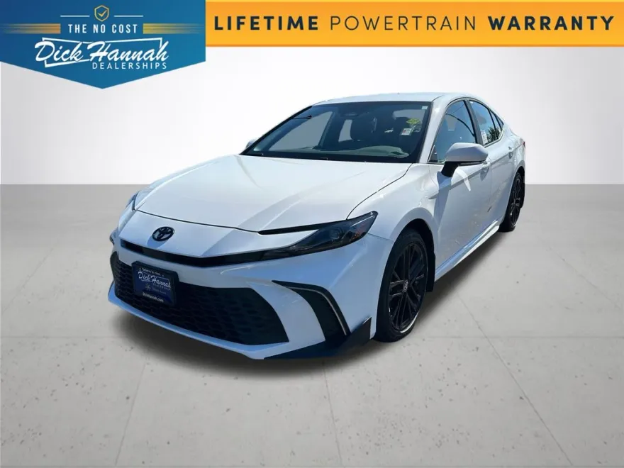 2026 Toyota Camry SE photo 1