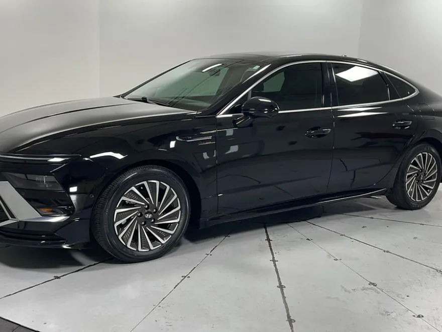 2025 Hyundai Sonata Hybrid Limited photo 1