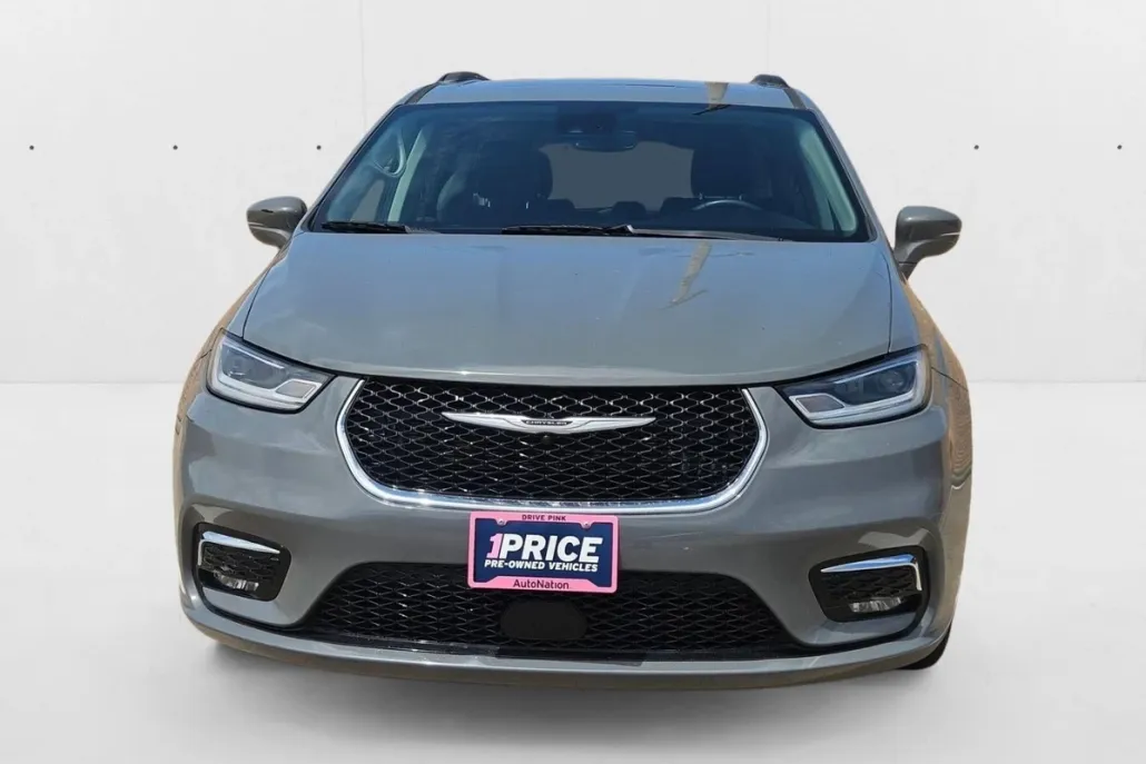2022 Chrysler Pacifica Touring L photo 1