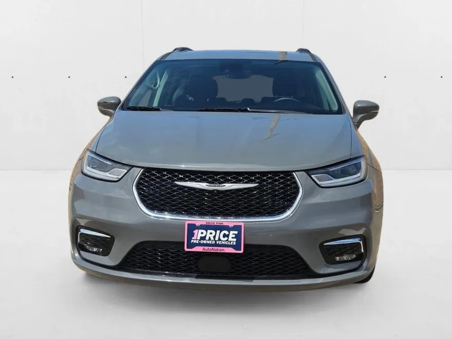 2022 Chrysler Pacifica Touring L photo 1