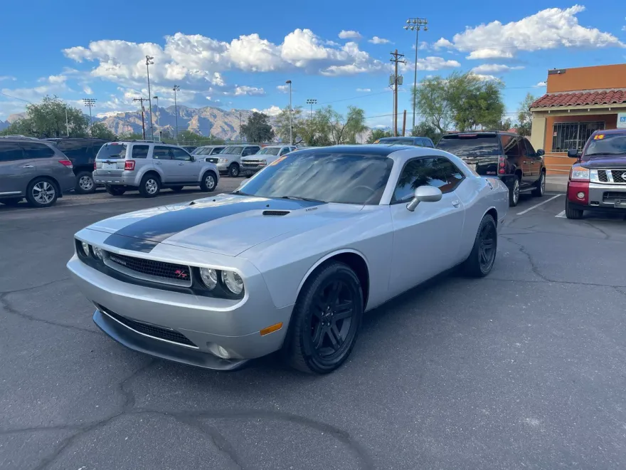 2012 Dodge Challenger R/T Plus photo 1
