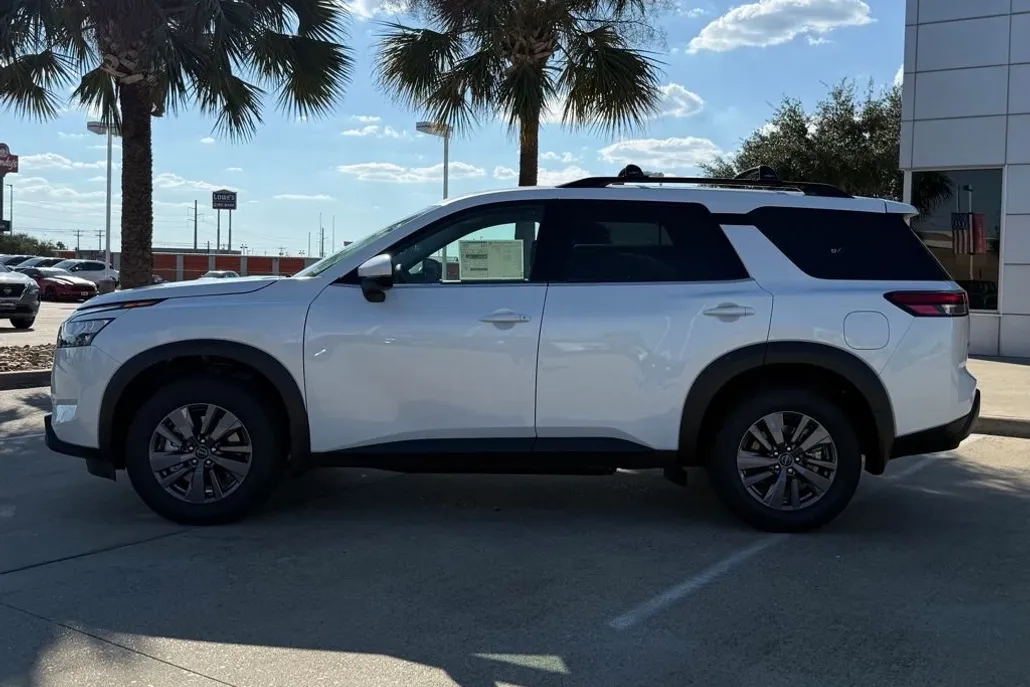 2025 Nissan Pathfinder SV photo 1