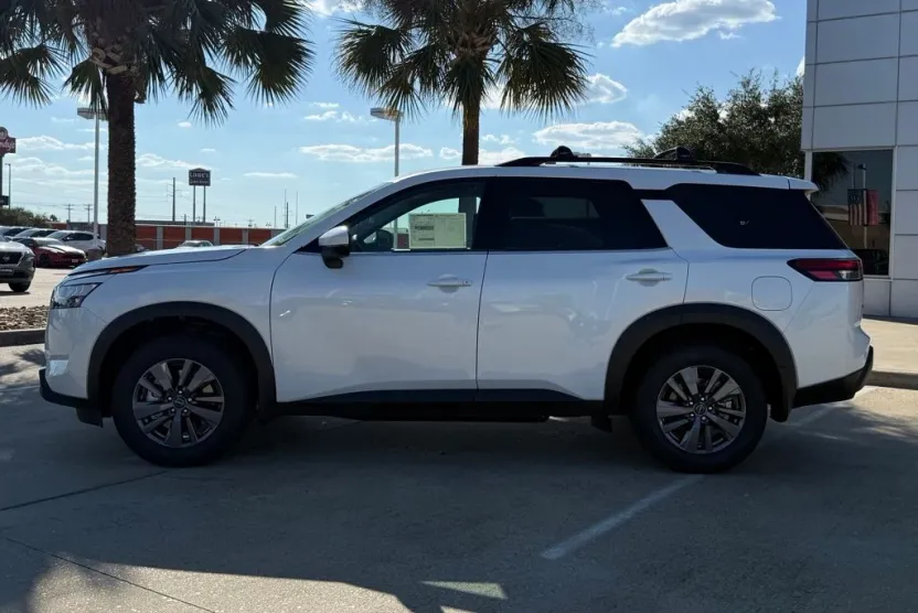 2025 Nissan Pathfinder SV photo 1