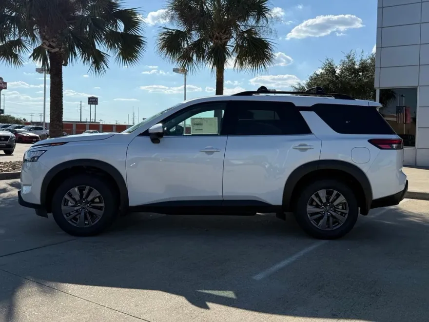 2025 Nissan Pathfinder SV photo 1