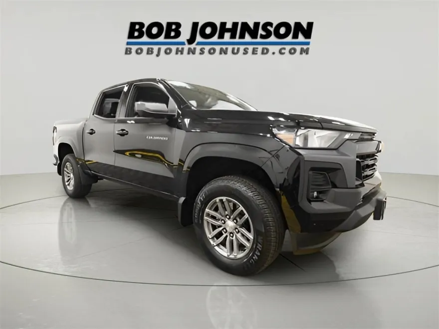 2024 Chevrolet Colorado LT photo 1