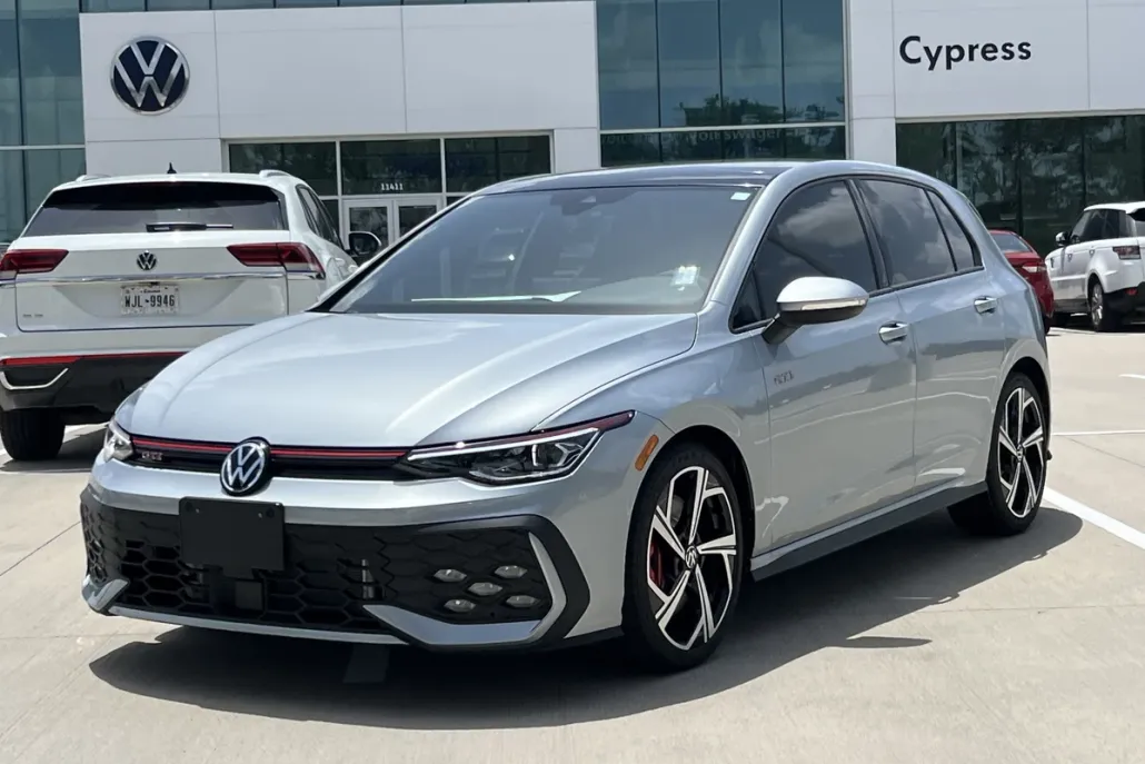 2025 Volkswagen Golf GTI SE photo 1