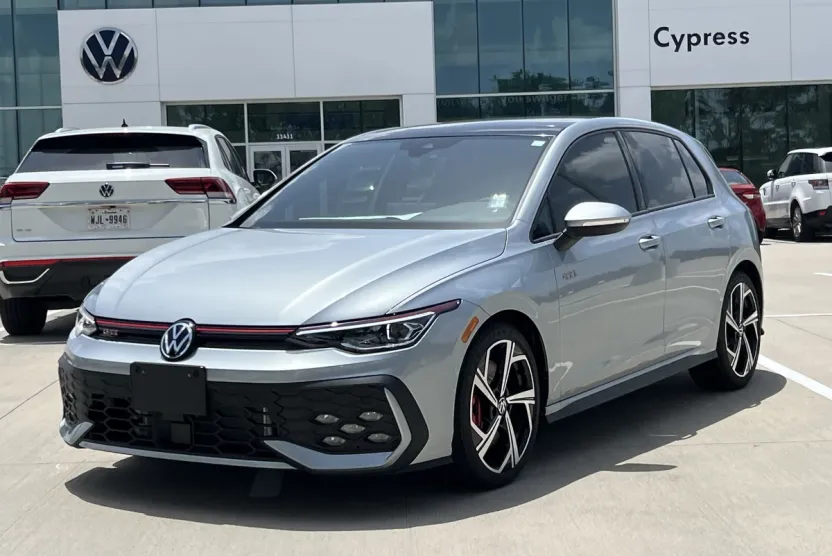 2025 Volkswagen Golf GTI SE photo 1