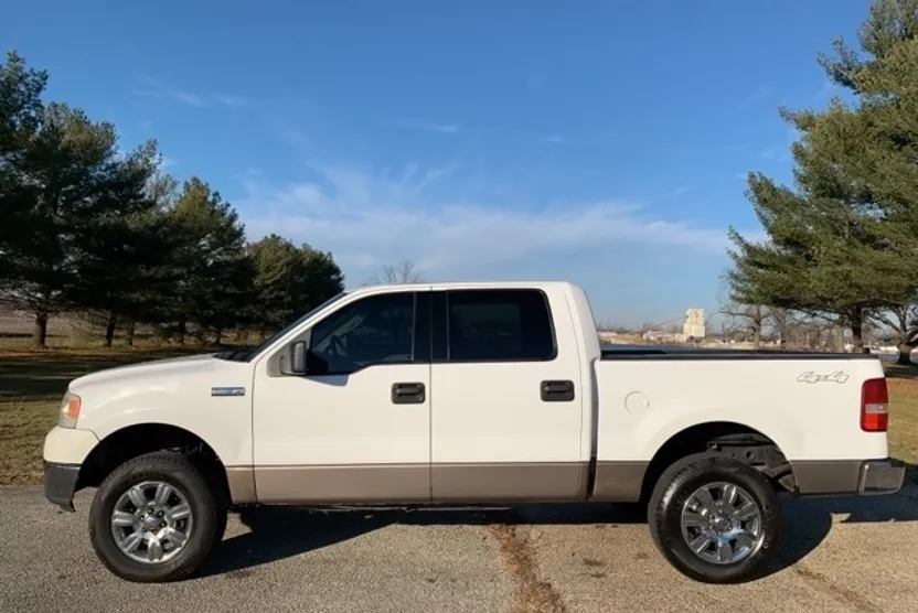 2004 Ford F-150 XLT photo 1
