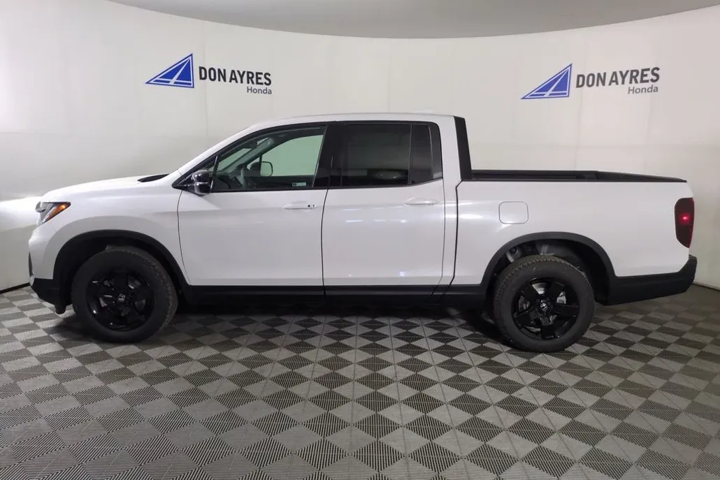 2026 Honda Ridgeline Black Edition photo 1