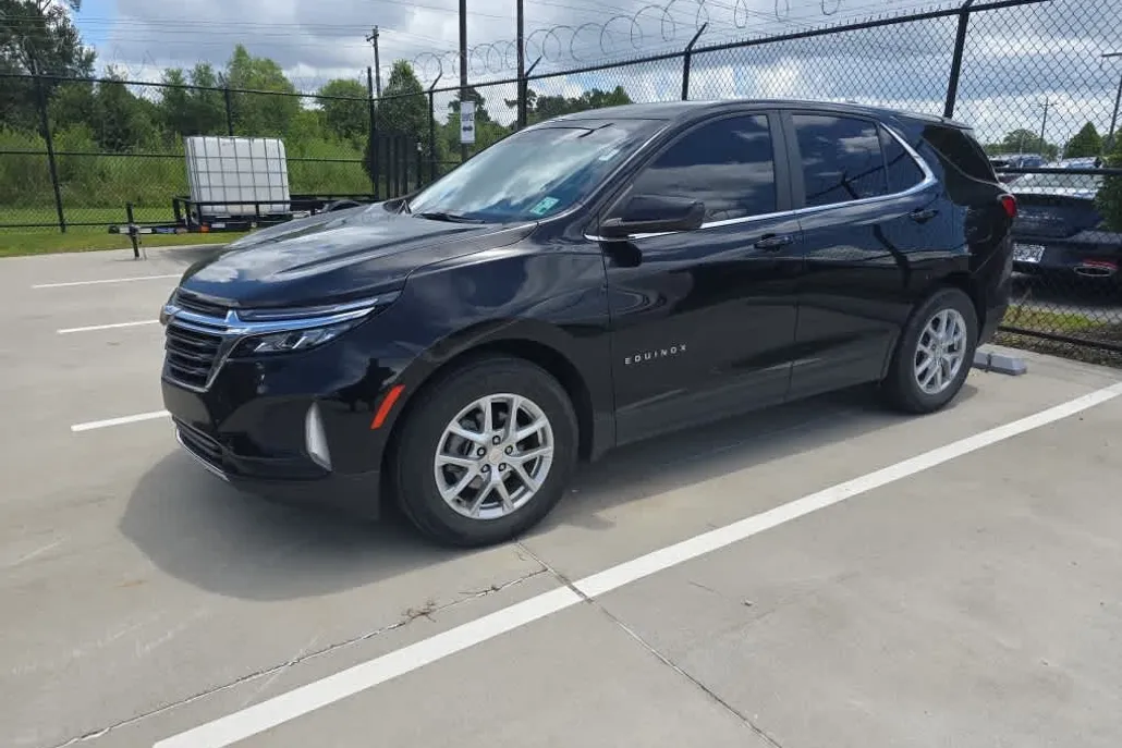 2022 Chevrolet Equinox LT photo 1