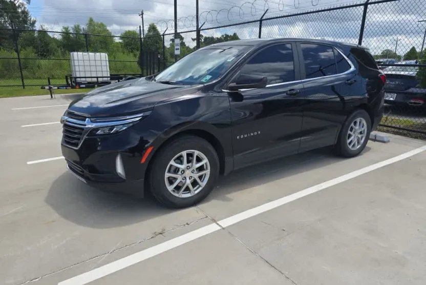 2022 Chevrolet Equinox LT photo 1