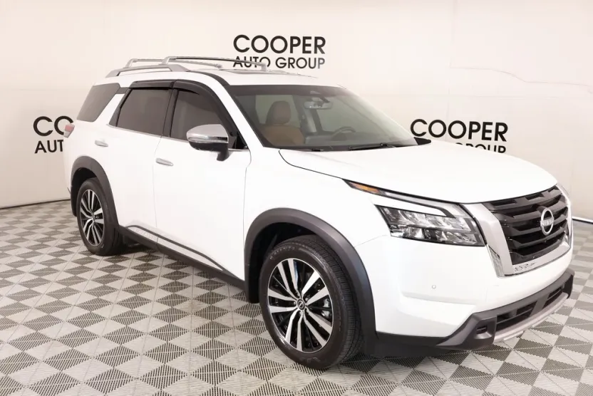 2025 Nissan Pathfinder Platinum photo 1