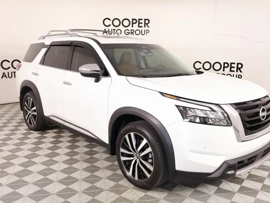 2025 Nissan Pathfinder Platinum photo 1