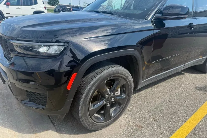 2023 Jeep Grand Cherokee Laredo Altitude photo 1