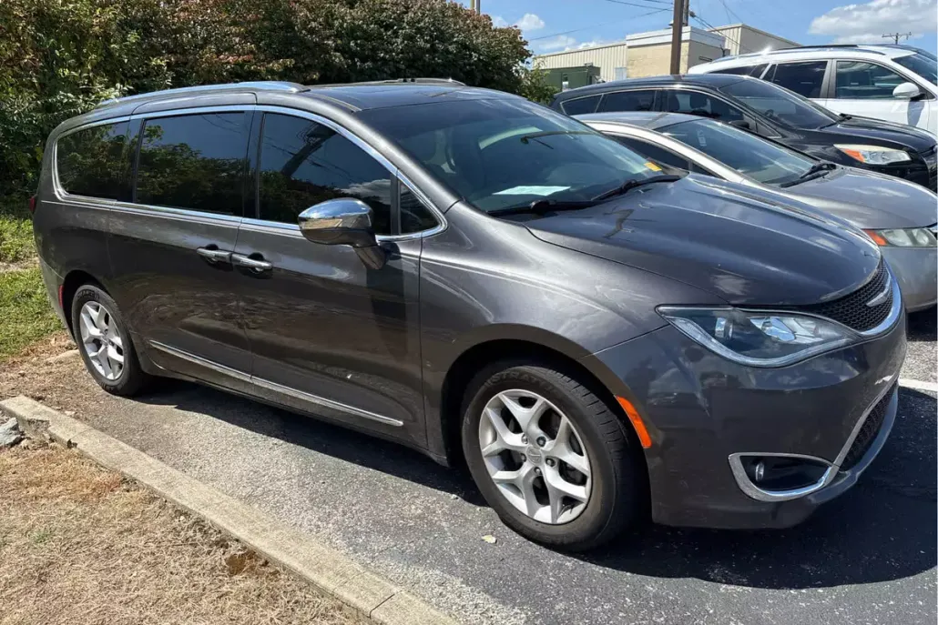 2020 Chrysler Pacifica Limited photo 1