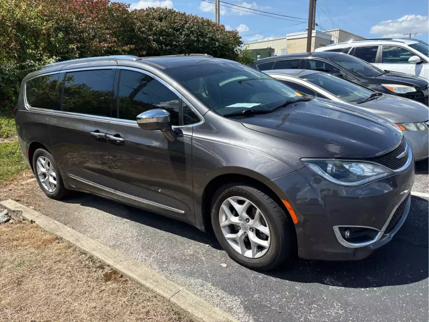 2020 Chrysler Pacifica Limited photo 1