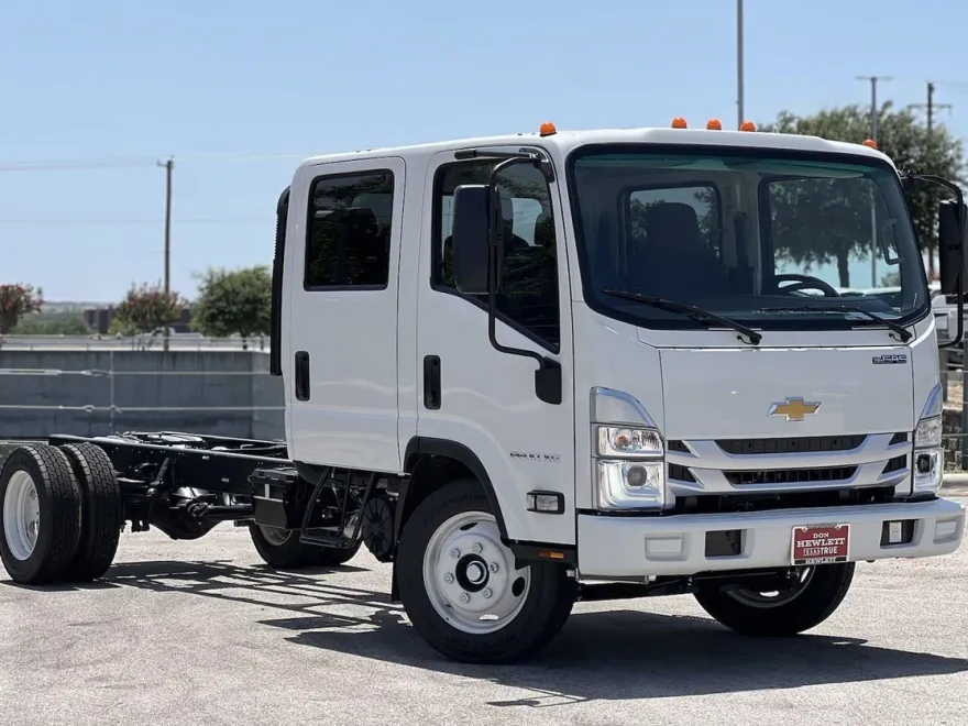 2025 Chevrolet Silverado photo 1