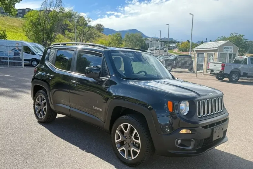 2016 Jeep Renegade Latitude photo 1