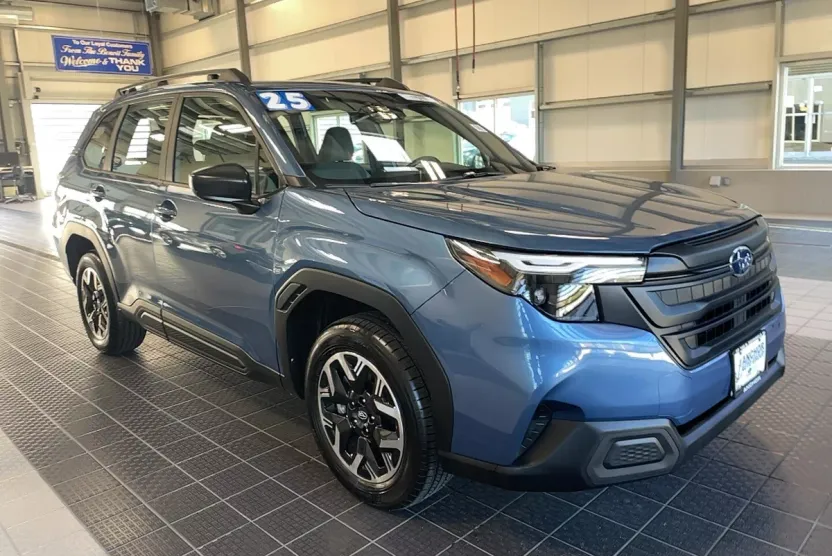 2025 Subaru Forester 2.5i photo 1