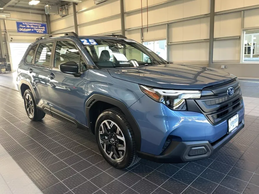 2025 Subaru Forester 2.5i photo 1
