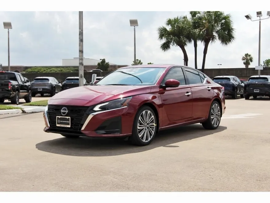 2025 Nissan Altima SL photo 1