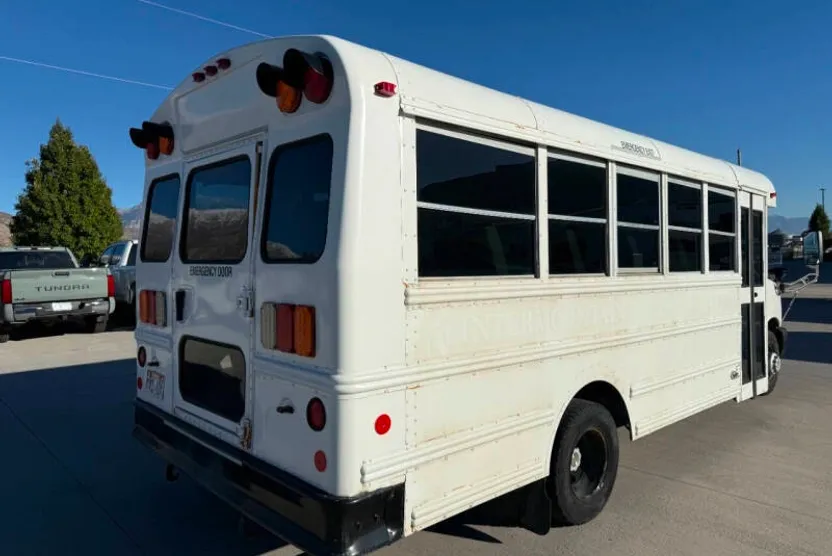 2016 Chevrolet Express 3500 Cutaway photo 1