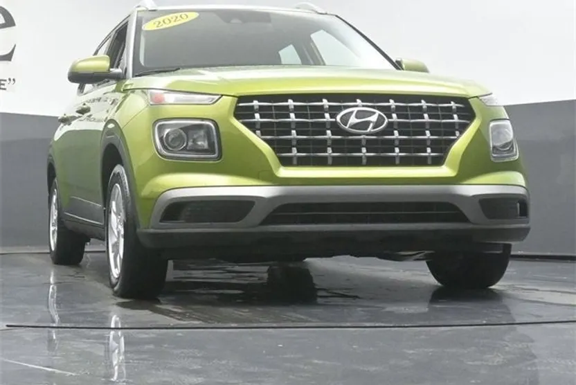2020 Hyundai Venue SEL photo 1