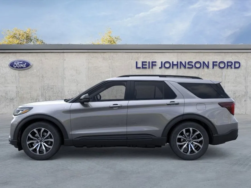 2025 Ford Explorer ST-Line photo 1