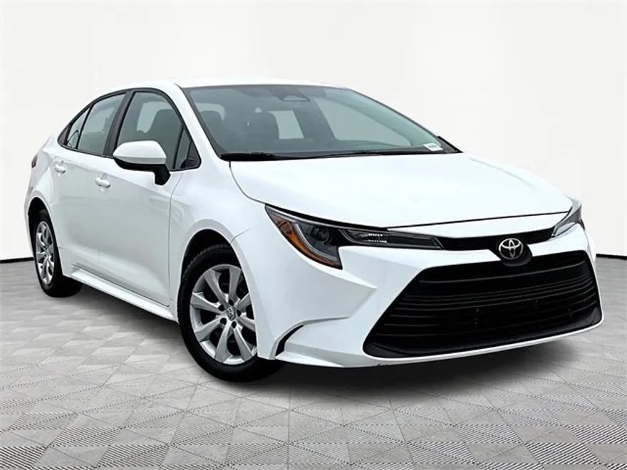2023 Toyota Corolla LE photo 1